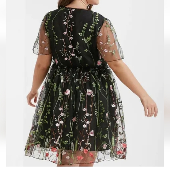 NWT Bloomchic Floral Embroidered Mesh Elastic Waist Dress Size 18/20 - Picture 2 of 12